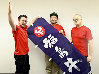 来場を呼びかける（左から）五十嵐さん、赤間さん、菅野さん