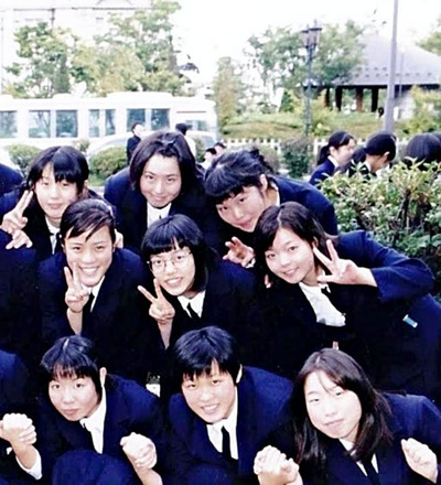 合唱部の仲間と私（後列中央）。みんな優しく、何かあれば話し合いで解決できる関係だった