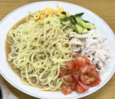 消防めしの冷やし中華。たれから自作するこだわりの逸品だ