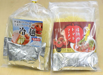 販売を始めたトマトラーメン（右）と冷麺