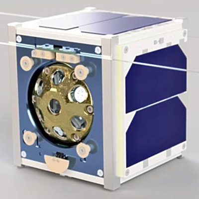 今秋に宇宙に打ち上げられる衛星「ＩＷＡＴＯ」（ｅ―ｋａｇａｋｕ国際科学教育協会提供）