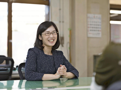 「取締役業務管理部長」という立場で入社した。営業、経理をしながら、現場巡回もしていた。取引先に見積もりを提出しに訪問した時、相手から「あなたに何が分かるの？」と一蹴されたことがあった