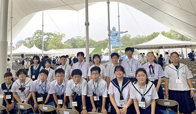 式典に参列した郡山市の中学生派遣団