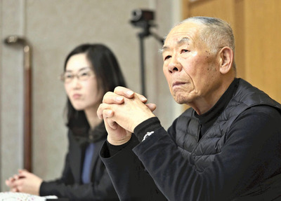先代である父の亘（右）。娘だからこそ、父に反発することがあった。けんかしているわけではないが、出張中に同じ車に乗っていても、会話がなかったような気がする