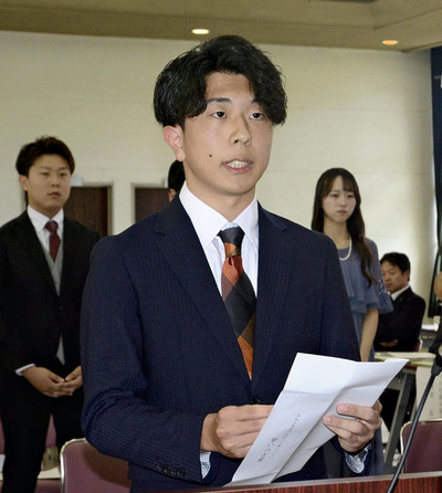 誓いの言葉を述べる猪狩さん