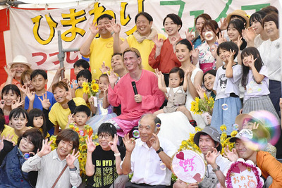 ＤＡＩさん夫妻を祝福したひまわり続婚式＝田村市