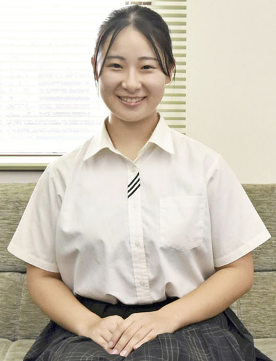 来場を呼びかける小椋さん