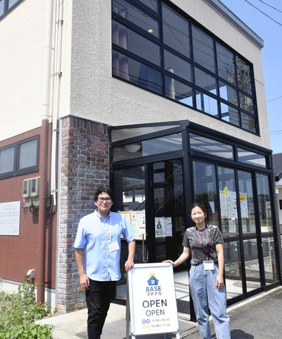「子どもが自分のペースで居られる場所として、近隣市町村からも気軽に来てもらいたい」と呼びかける小林さん（右）と千頭さん