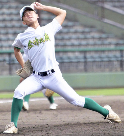 【会津北嶺―田村】６回から登板し、４回無失点と好投した会津北嶺の黒木＝ヨーク開成山スタジアム