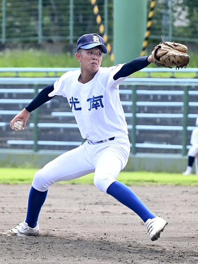 【会津工―光南】３回途中を無失点に抑えた光南の古川絢＝信夫ケ丘球場