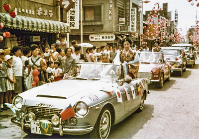 昭和４０年代とみられる郡山うねめまつりの写真。今年で６１回目を迎えた（郡山商議所提供）