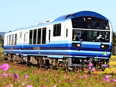 お座トロ展望列車