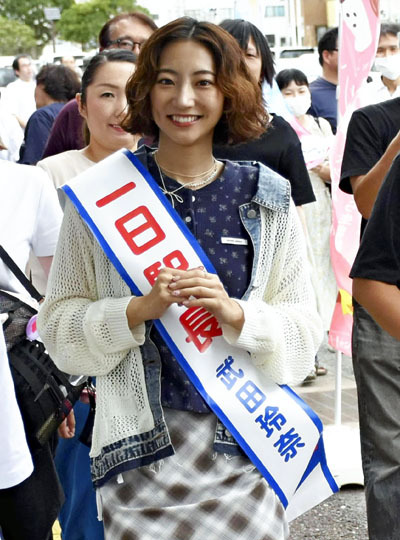 施設を巡回する武田さん