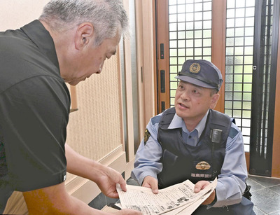 「市民の理解と協力を少しでも得られるよう、日々励んでいく」と話す佐藤さん（右）