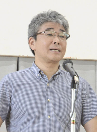 「書くこと」の大切さを生徒に説いた若松さん