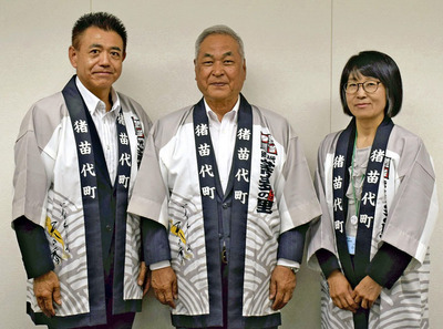 新そば祭りをＰＲする（左から）大堀、二瓶、小林の各氏