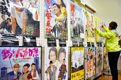 昭和時代の作品を中心としたポスターが並ぶ会場