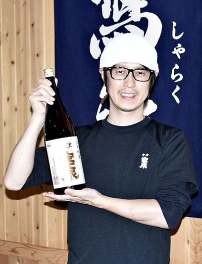 「丁寧な酒造りを続けてきたことが評価された」と受賞を喜ぶ宮森専務