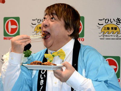 「三陸常磐もの」のおいしさをPRする彦摩呂さん