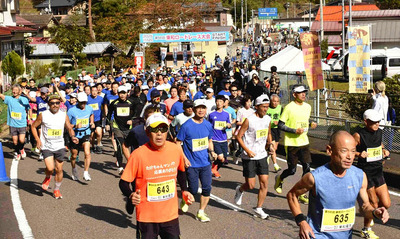 晩秋の東和路を駆け抜けたランナー
