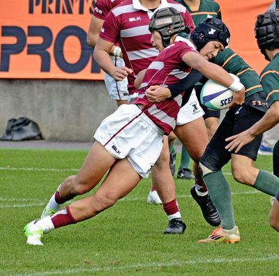 【聖光学院―勿来工】前半２４分、この日二つ目のトライを決める聖光学院のスクラムハーフ遠藤 ＝ハワイアンズスタジアムいわき