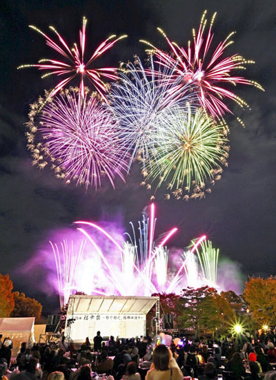 二本松の夜空を華麗に彩った約１０００発の打ち上げ花火