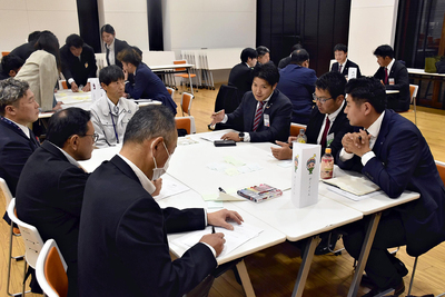 磐越東線の利活用促進に向けて意見を交わす参加者