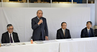 県郡山合同庁舎の利活用案を発表するメンバーら