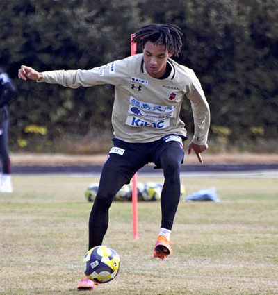 ホーム最終戦で得点を目指すＭＦ石渡選手