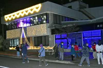 イルミネーションで彩られる長沼商工会館