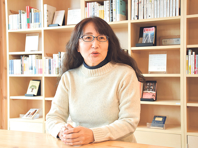 「はざまに生きている寄る辺のない存在として接点を見いだし、その立場になって考えることに意味があるのでは」と話す柳さん
