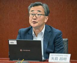 　記者会見するワコールＨＤの矢島昌明社長＝１５日午後、京都市