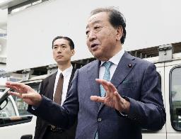 　札幌市で記者団の取材に応じる立憲民主党の野田代表＝１１日
