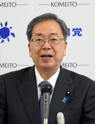 　記者会見する公明党の斉藤代表＝１６日午前、国会