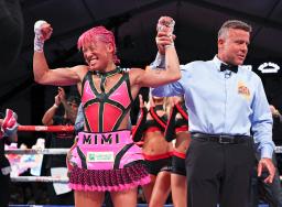 　女子スーパーフライ級タイトル戦で４度目の防衛を果たした昼田瑞希＝コマース（３６０プロモーションズ提供・共同）