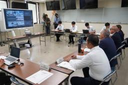 　オンラインで行われた鳥取県、新潟市との連絡調整会議＝１９日午後、徳島県庁