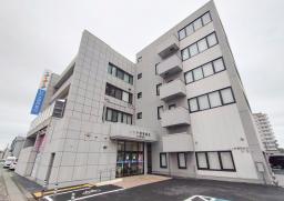 　いわき信用組合本部と本店営業部が入る建物＝１９日午前、福島県いわき市
