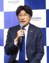 　事業戦略を説明するみずほフィナンシャルグループの木原正裕社長＝２０日午後、東京都千代田区