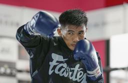 　初防衛戦に向け、練習を公開したＩＢＦミニマム級王者のペドロ・タドゥラン＝大阪市西成区