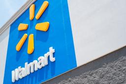 　米小売り大手ウォルマートのロゴ＝１５日、米テキサス州（ゲッティ＝共同）