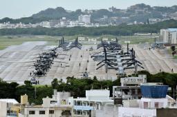 　沖縄県宜野湾市の米軍普天間飛行場＝２２日午後