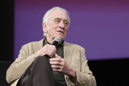 　１４日、第７８回カンヌ国際映画祭で話すロバート・デニーロさん＝フランス南部（ゲッティ＝共同）
