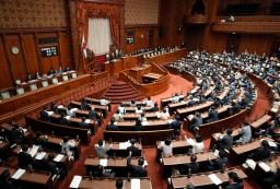 　ＡＩに特化した新法が可決、成立した参院本会議＝２８日午後