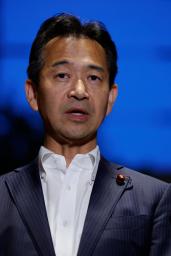 　石破首相との面会後、報道陣の取材に応じる公明党の岡本政調会長＝２９日午後、首相官邸