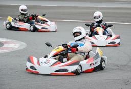 　トヨタ自動車が開発中のレーシングカート＝３０日、静岡県小山町