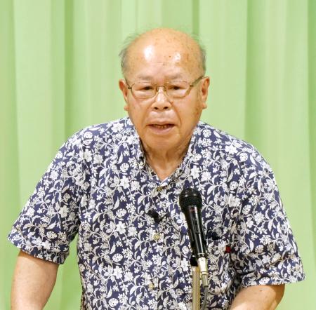 　講演する日本被団協の田中重光代表委員＝３１日午後、佐賀県伊万里市