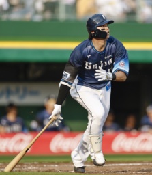 　５回西武１死、西川が右越えに同点ソロを放つ＝ほっともっと神戸