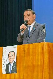 　熊本県大津町で講演する自民党の坂本国対委員長＝１日午後