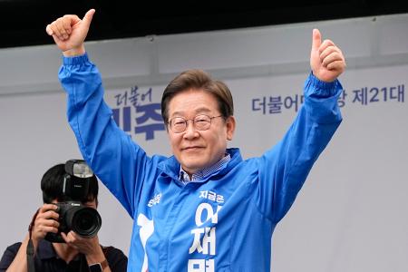 　ソウル近郊で行われた集会で支持を訴える野党「共に民主党」の李在明前代表＝２日（共同）