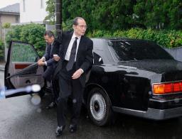 　長嶋茂雄さんの自宅を訪れた王貞治さん＝３日午後、東京都大田区